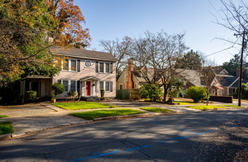 Survey: 61% of Americans Dream of Moving but Most Can’t Afford To