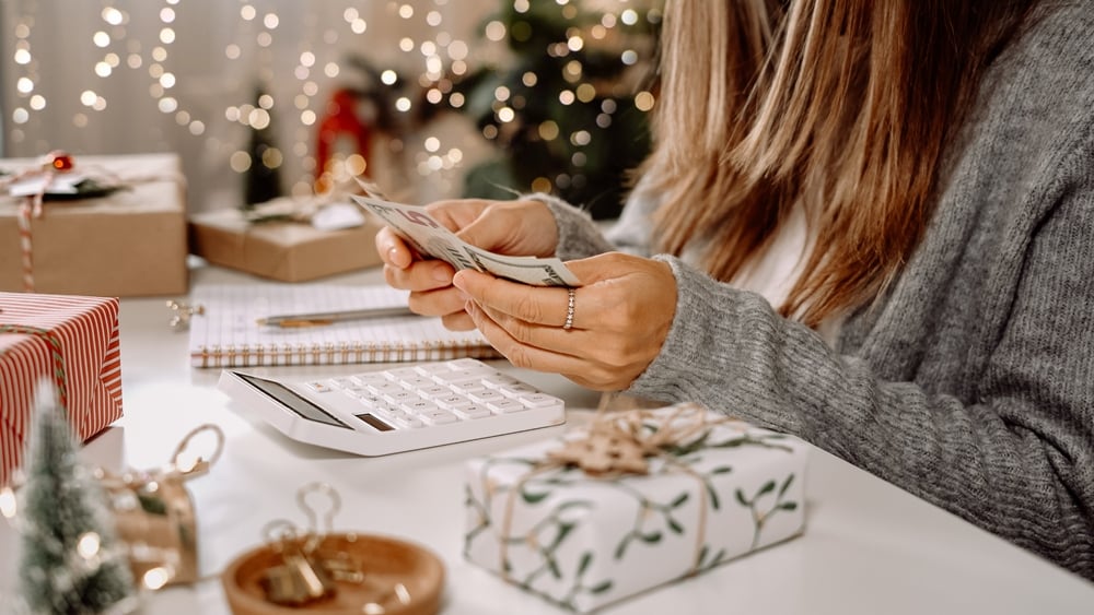 Holiday Paychecks Keep Seasonal Workers Afloat