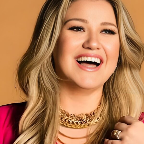 “They Lied!”: Kelly Clarkson Opens Up About American Idol Prize Promises — Opinions Are Divided