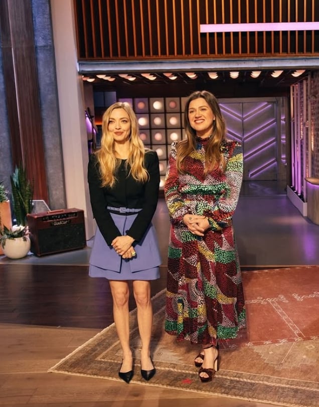 Kelly Clarkson Show Features Stunning ‘Beautiful Disaster’ Duet With Amanda Seyfried