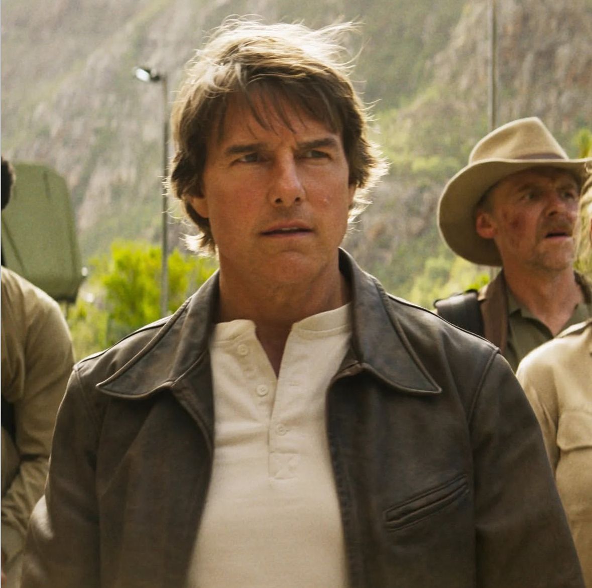 Tom Cruise visits ‘Star Wars: Starfighter’ set and films a lightsaber duel scene