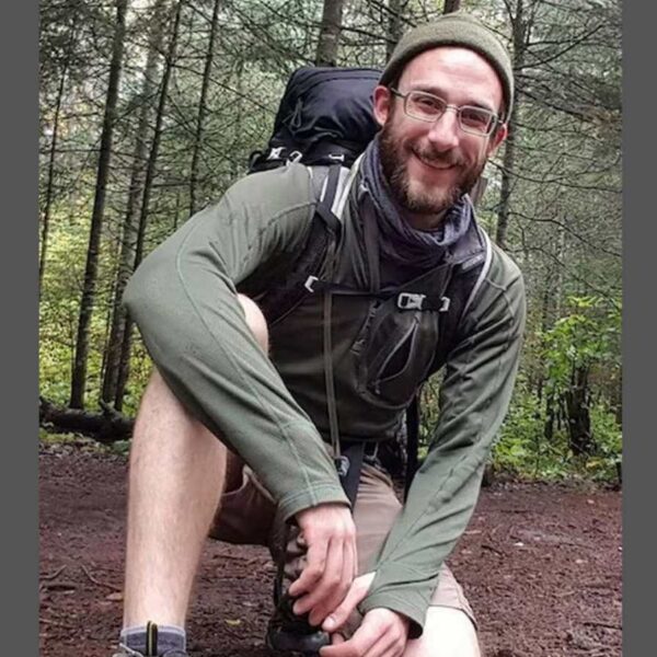 Alex Pretti Shares Emotional Video Tribute Honoring a Fallen Veteran