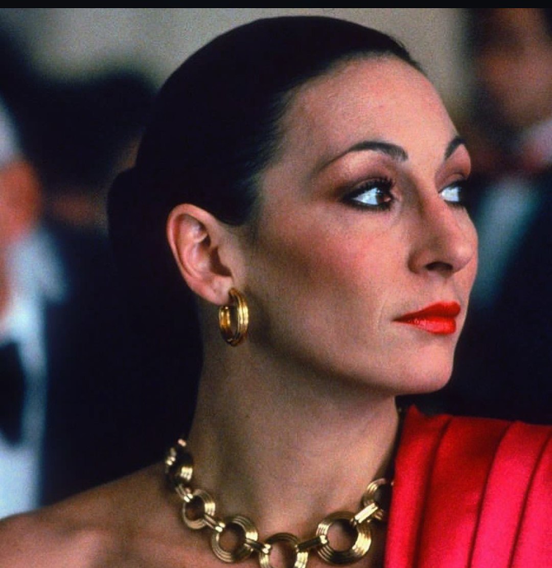 9 Actors Who Won Oscars Despite Barely Being on Screen