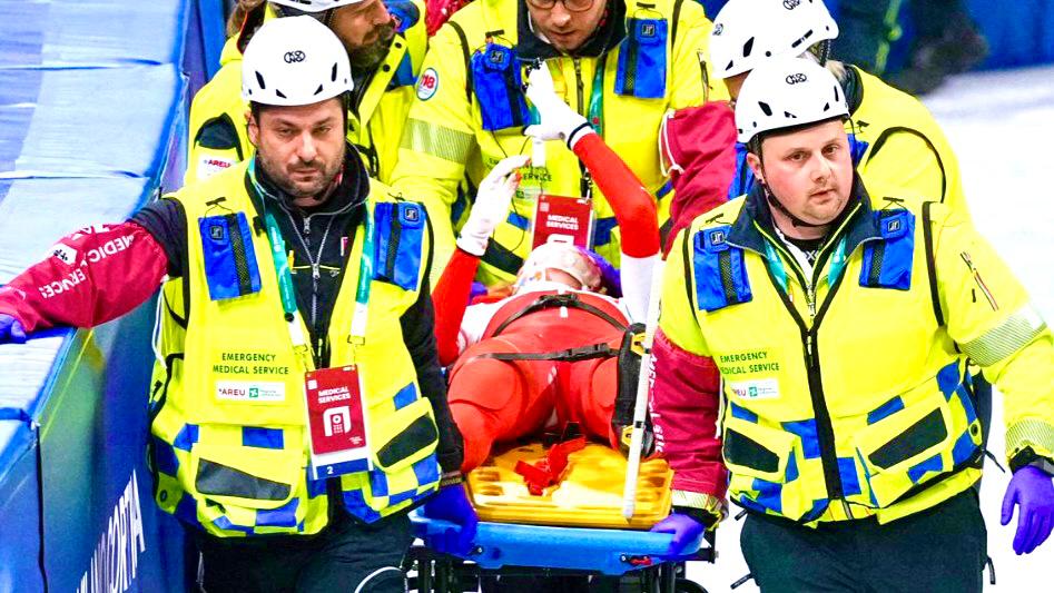 Olympic Speedskater Kamila Sellier Stretchered Off After a Blade Strike to the Face During 1500m Crash