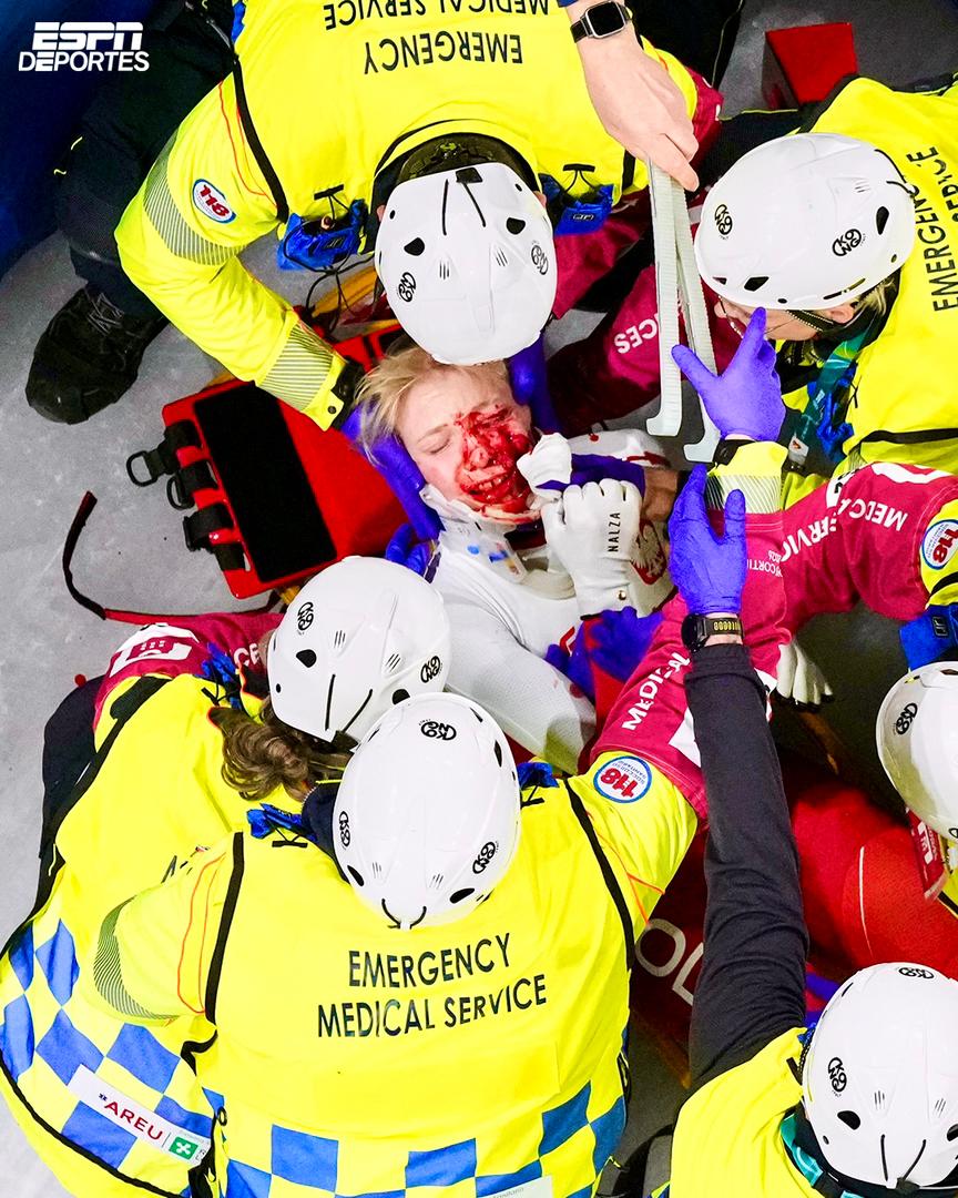 Olympic Speedskater Kamila Sellier Stretchered Off After a Blade Strike to the Face During 1500m Crash