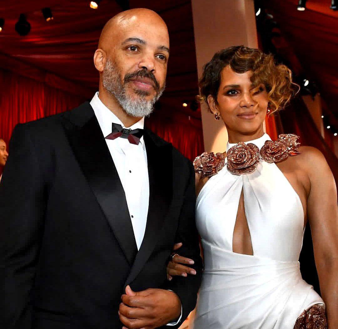 How would you like to propose or be proposed to?? Take inspiration from these 8 Romantic Celebrity Engagements Proposals.