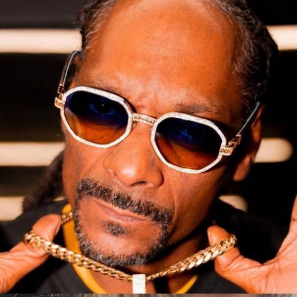 Awkward Olympic Moment Turns Heartwarming After Snoop Dogg’s Card Fails at Takeout Counter
