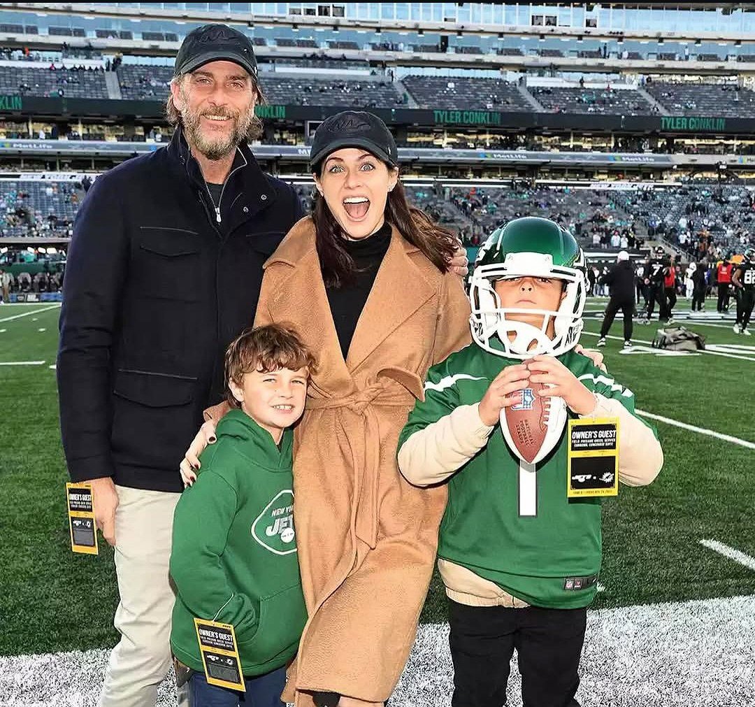 Alexandra Daddario Alexandra Daddario and Andrew Form call it quits after three years of marriage