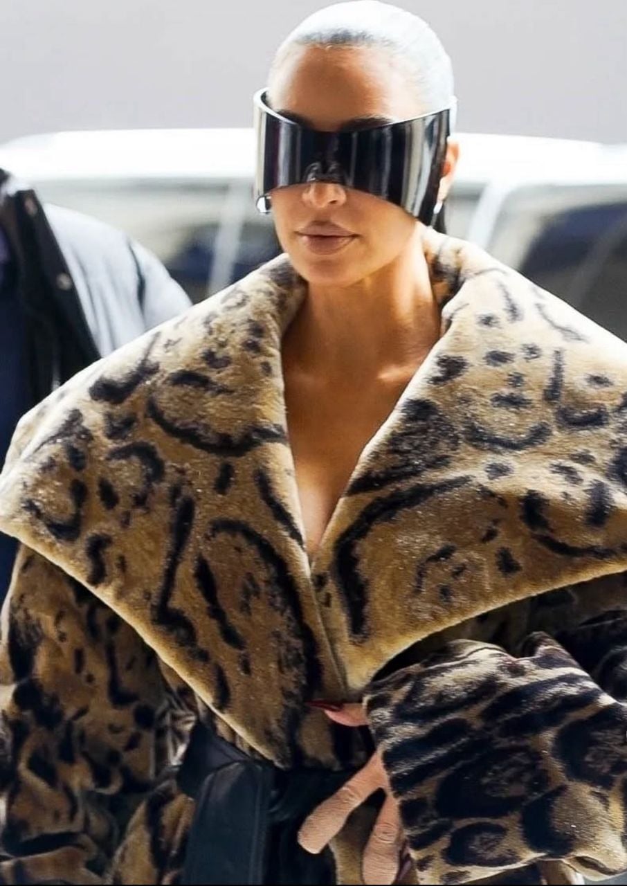 Kim Kardashian Beats the Paparazzi by Posting Her Own Viral Oscars Afterparty Bush Tumble