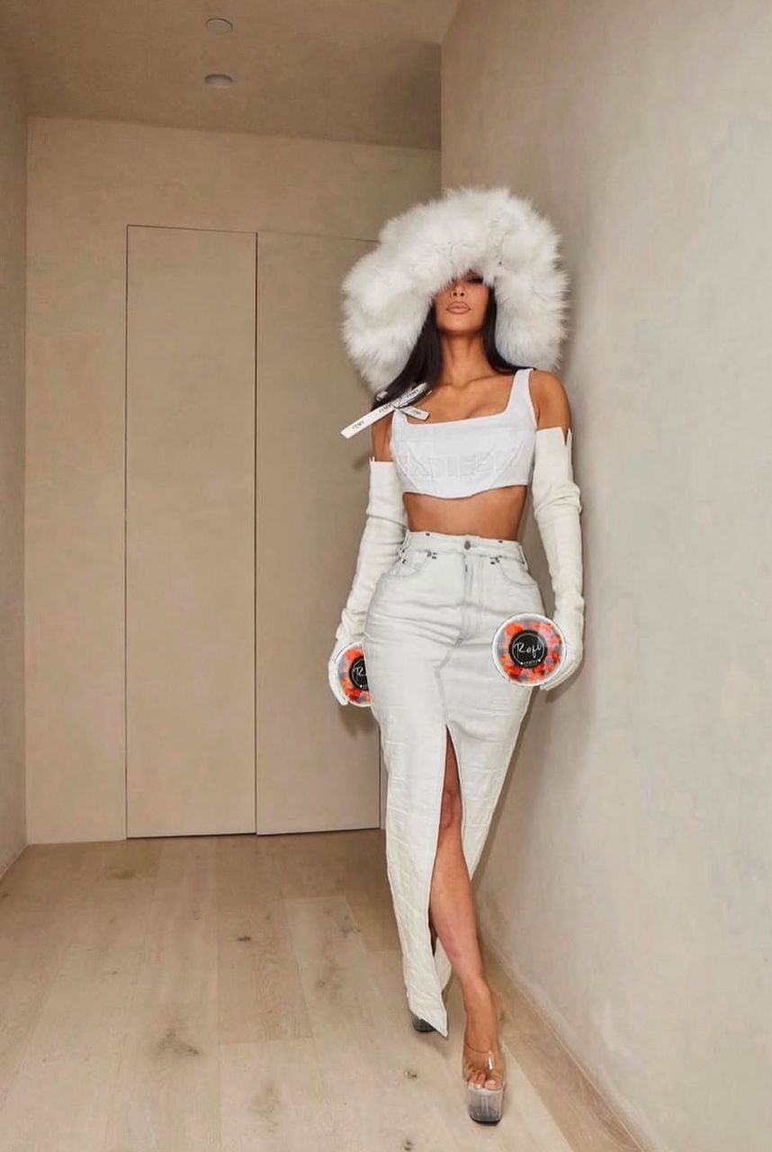 Kim Kardashian Beats the Paparazzi by Posting Her Own Viral Oscars Afterparty Bush Tumble