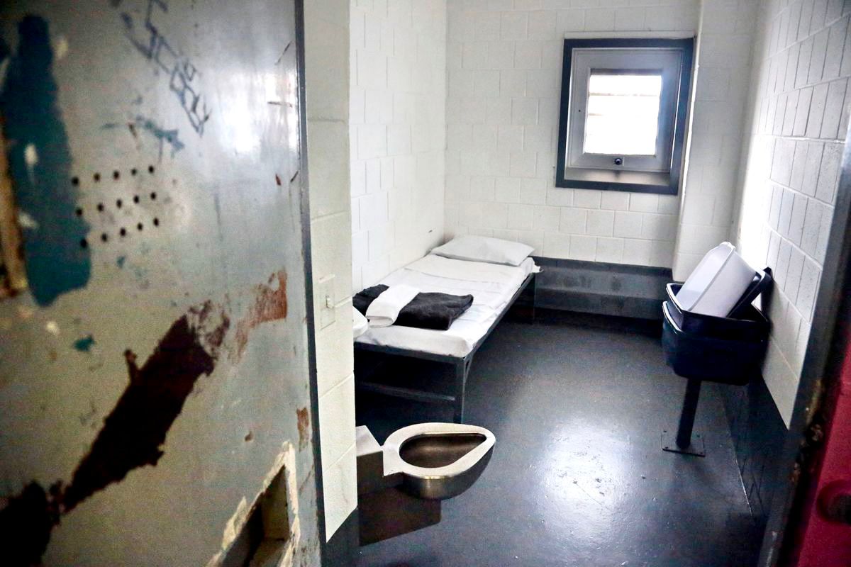 Harvey Weinstein Calls Rikers 'Hell'