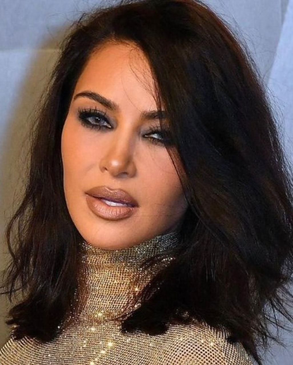 Kim Kardashian debuts icy blue contacts at Vanity Fair Oscars afterparty, looking almost unrecognizable