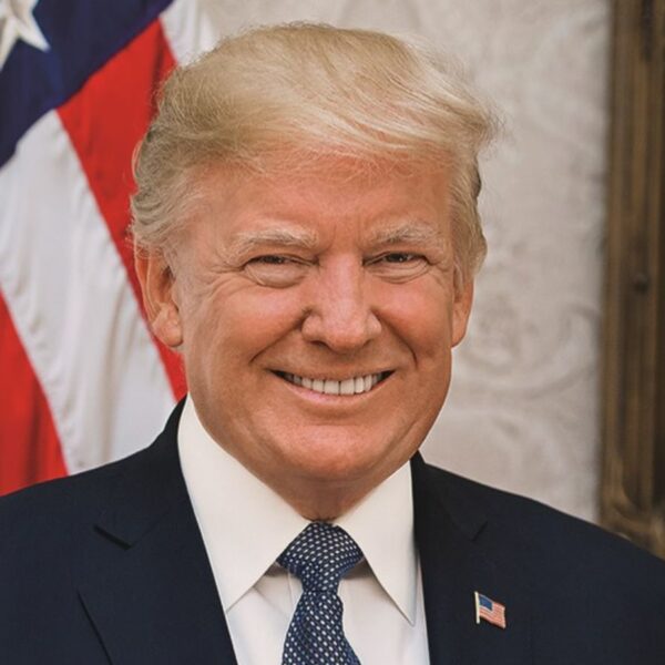 “Iran Is Collapsing Financially.” Donald Trump Claims Tehran Is Losing $500 Million a Day and Desperate to Reopen Strait of Hormuz