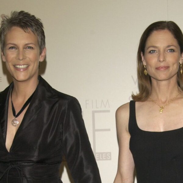 Jamie Lee Curtis and Kelly Lee Curtis