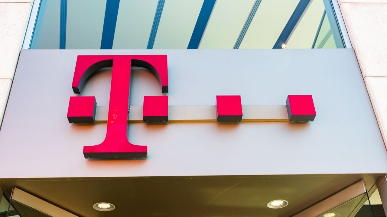 T-Mobile store sign