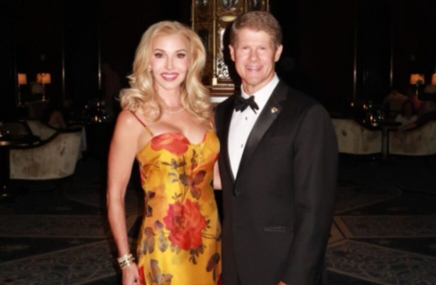 Clark Hunt and Tavia Hunt