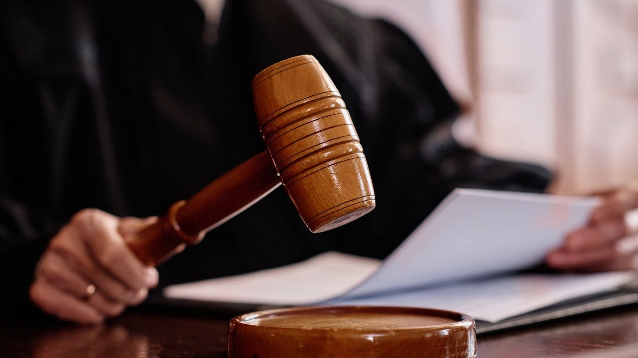 judge in court