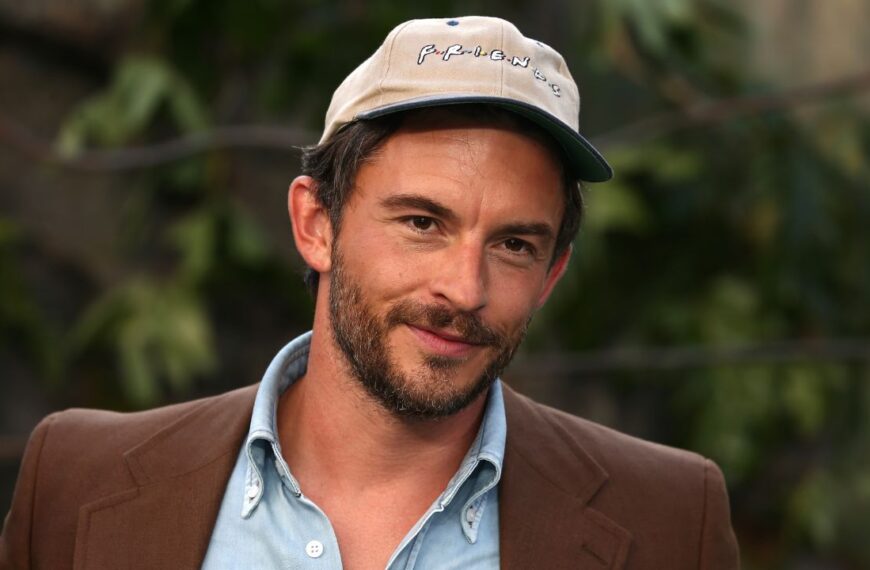 Jonathan Bailey