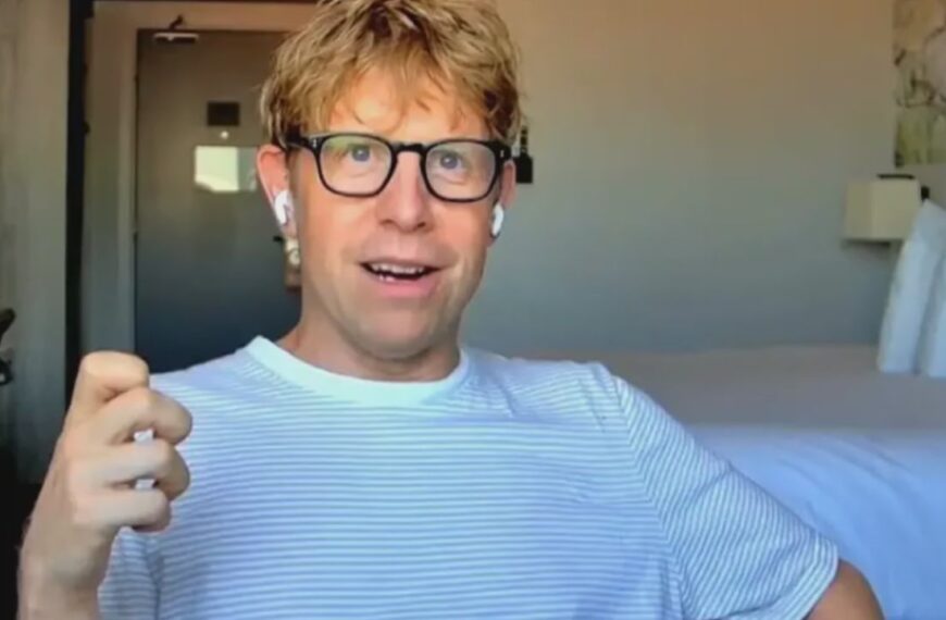 Josh Widdicombe