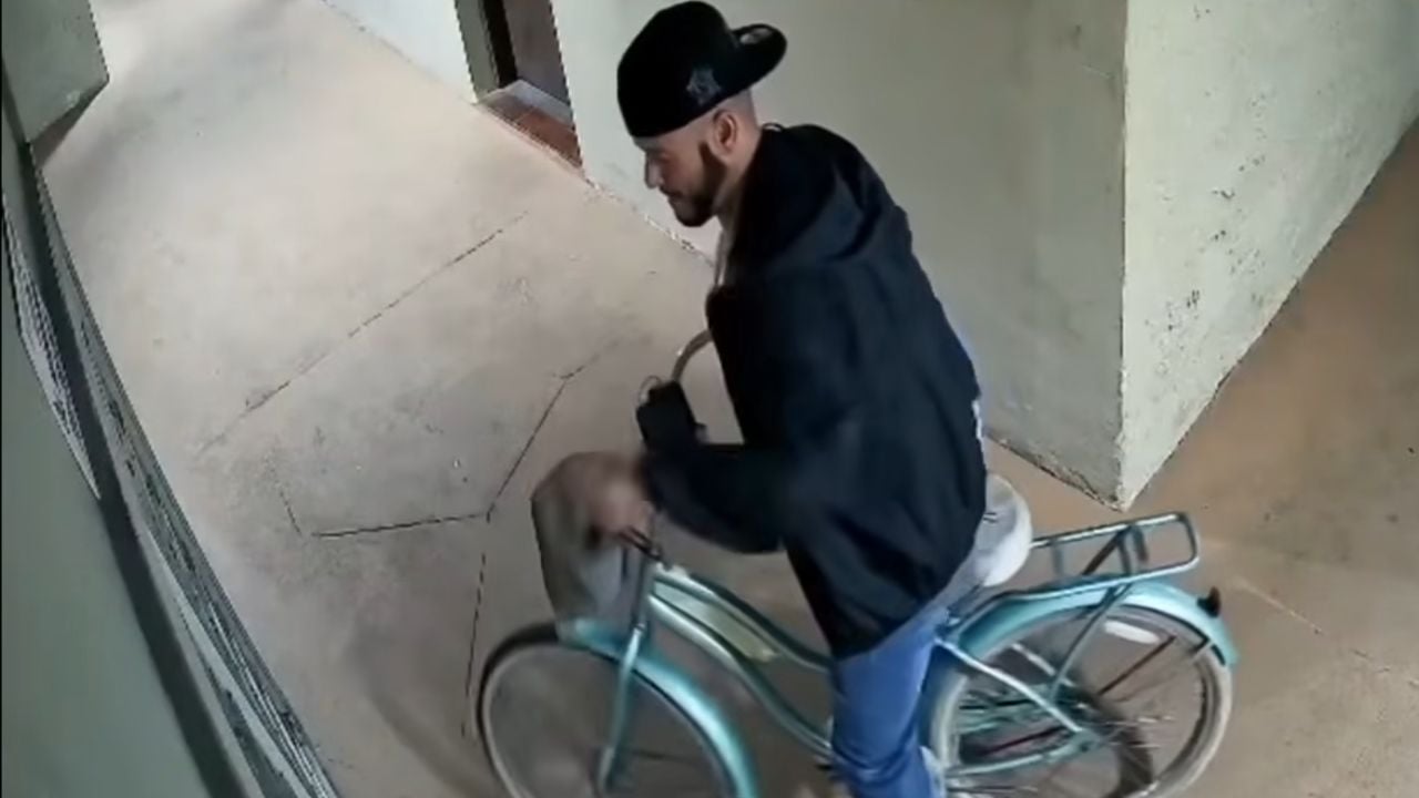 mail thief at west Miami-Dade condo complex