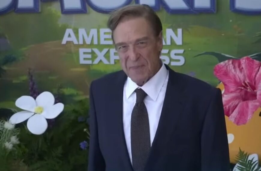John Goodman’s Grocery Store Selfie Puts His 200-Pound Weight Loss Back in the Spotlight