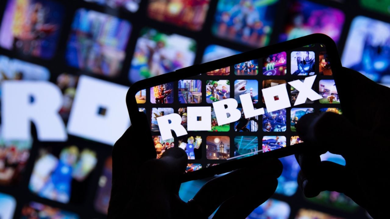 Playing Roblox on smartphone