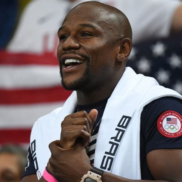 Floyd Mayweather’s 4 A.M. Workout Habit Is Still Alive, Now It’s Pickup Basketball
