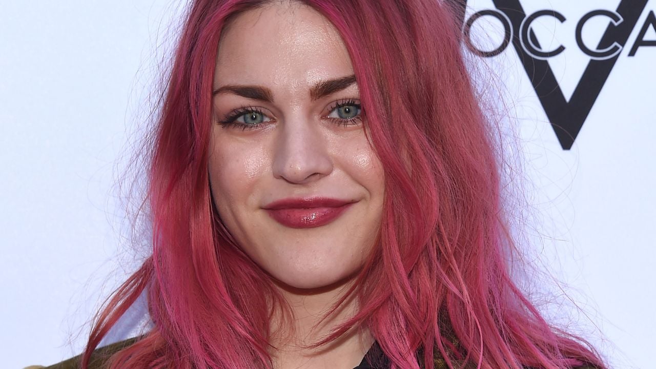 LOS ANGELES - APR 08: Frances Bean Cobain arrives to the Daily Front Row Fashion Awards on April 8, 2018 in Beverly Hills, CA