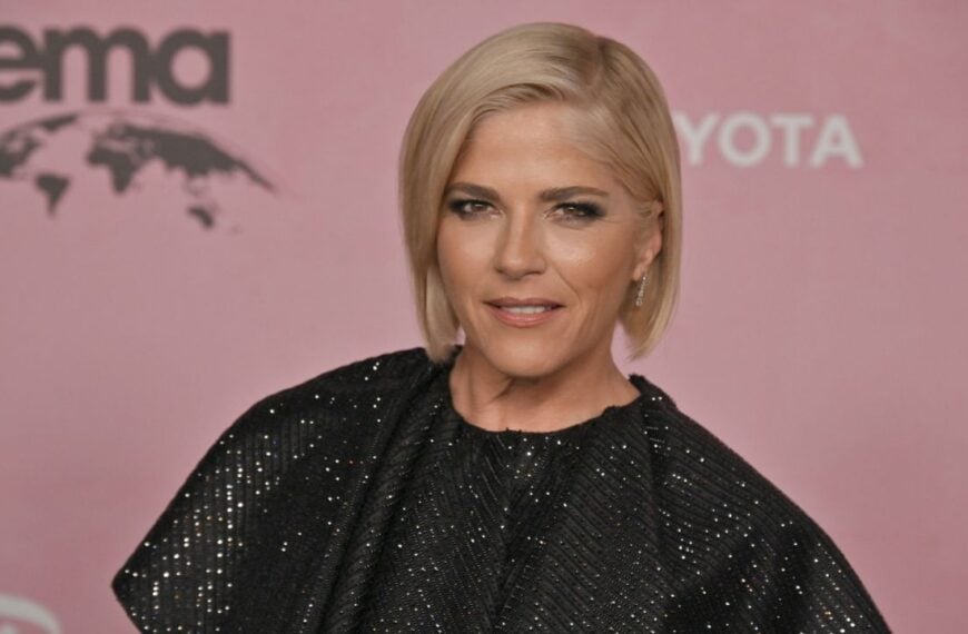 Selma Blair’s Rep Denies She Tried to Open Plane Door: ‘Did Not Intend to Harm Anyone’