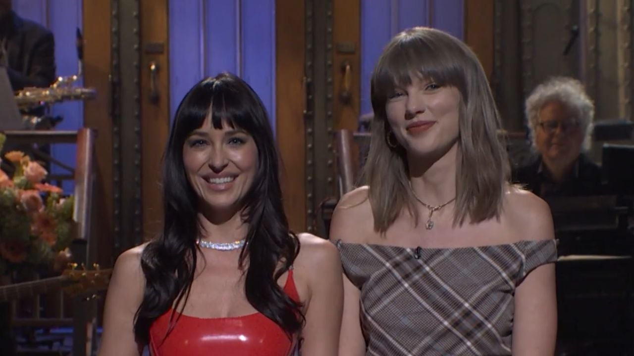 Dakota Johnson and Taylor Swift on stage during the Saturday Night Live monologue. 4 Taylor Swift and Dakota Johnson