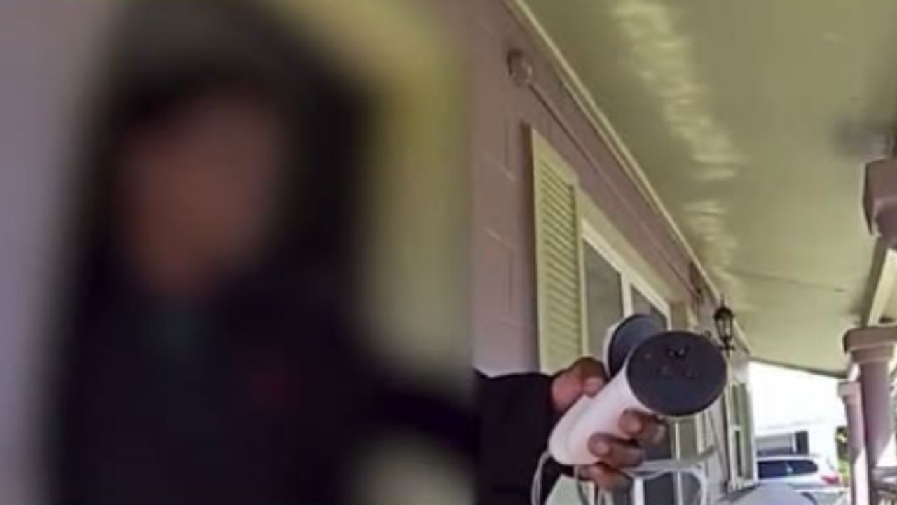 An alleged thief in Ocoee, Florida, was tracked down and arrested by police after a stolen virtual reality (VR) headset live-streamed his movements
