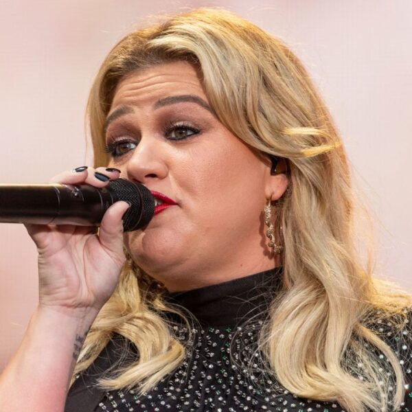 Kelly Clarkson Says Brooklyn Store Employee Acted Like She Couldn’t Afford Her Purchases: ‘You Just Lost a Huge Sale’