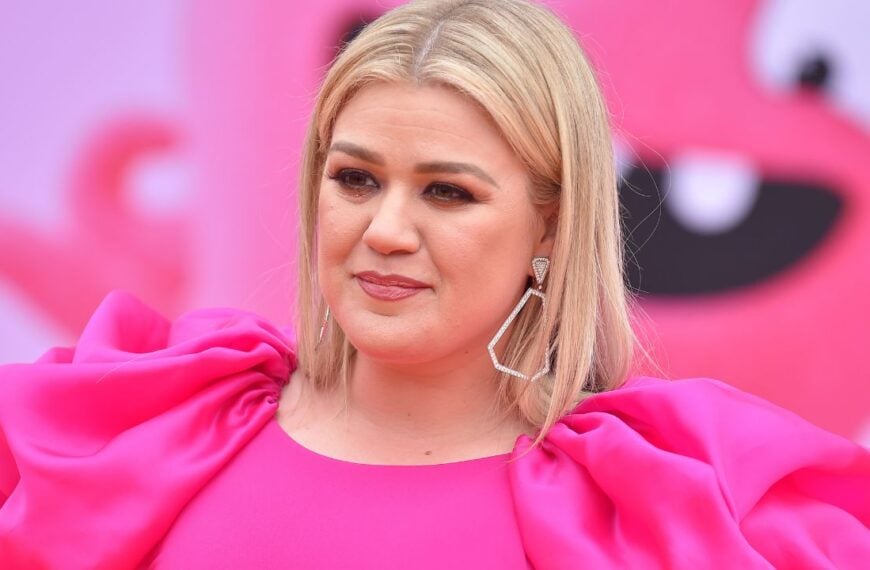 Kelly Clarkson Calls Brooklyn Store ‘Rude’ and a ‘Liar’ After It Denies Her Version of $15K Bird Dispute